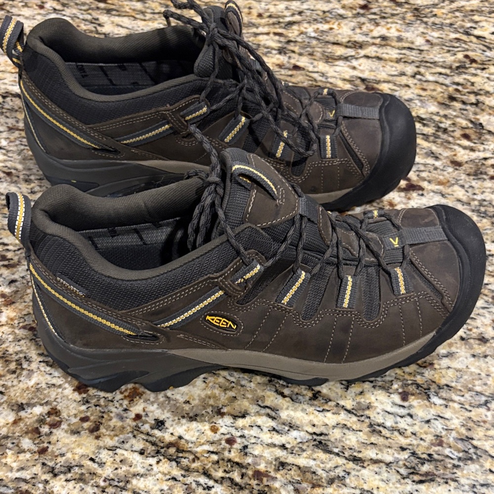 Keen Men's Dark Brown and Black Athletic Shoes